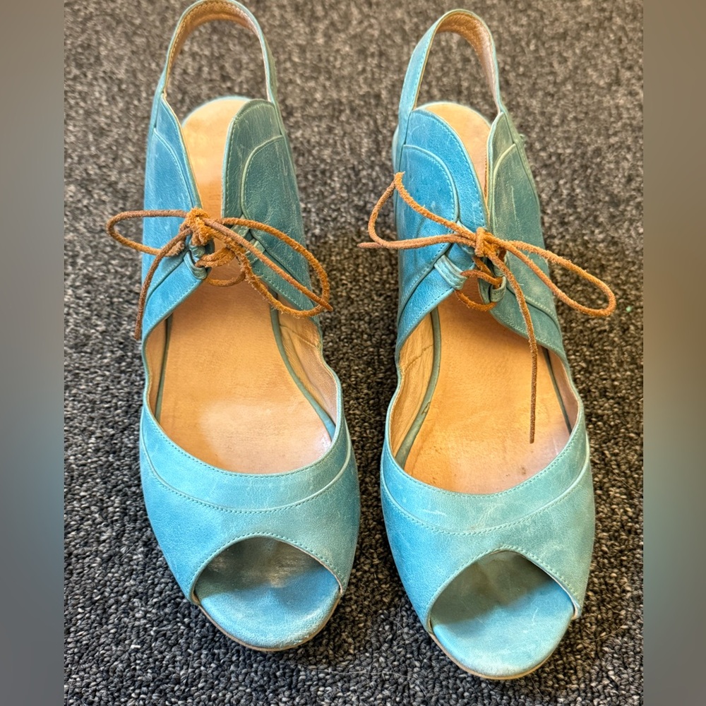 Blue Peep-Toe Slingback Shoes with tie closure. pre loved size 41 / 10 leather